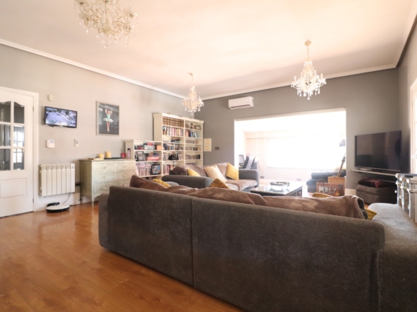 6 Bedroom Property in Heredades