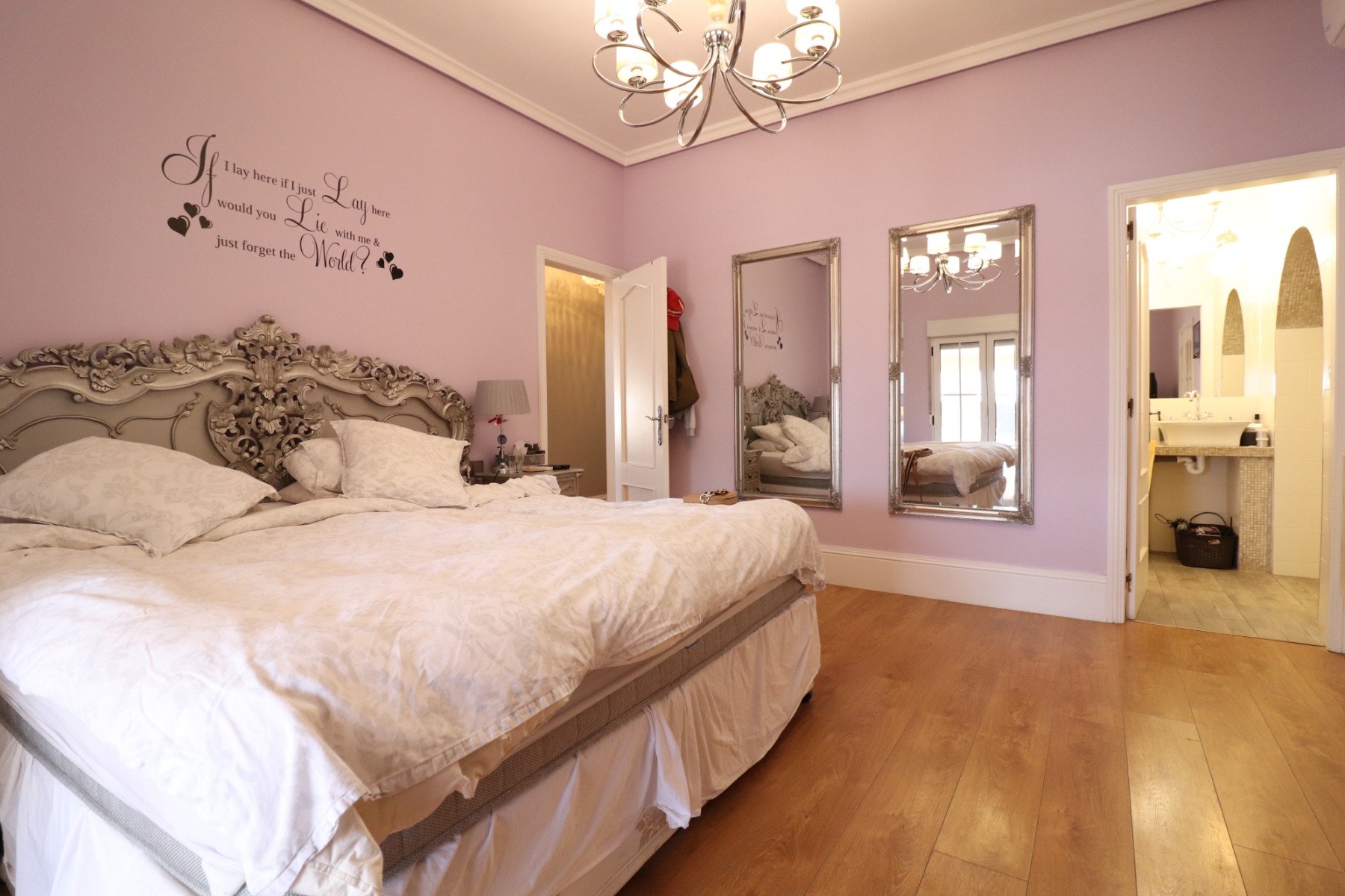 6 Bedroom Property in Heredades