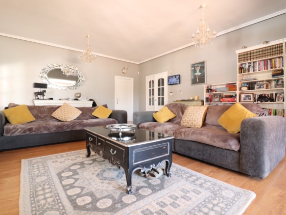 6 Bedroom Property in Heredades