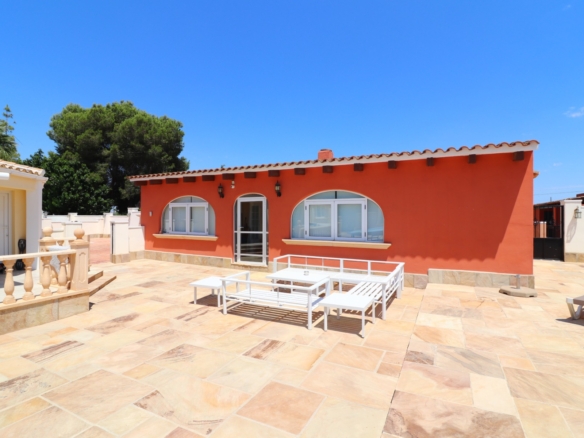 6 Bedroom Property in Heredades