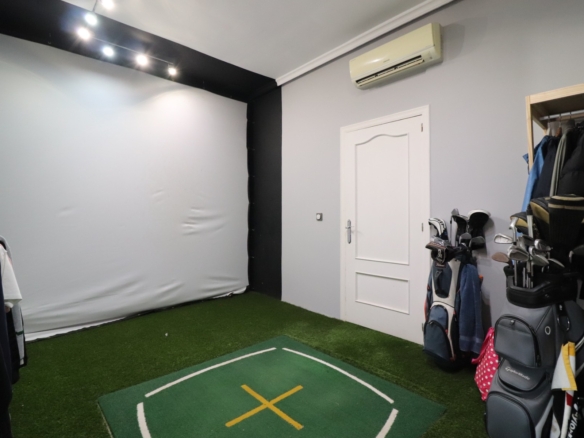 6 Bedroom Property in Heredades