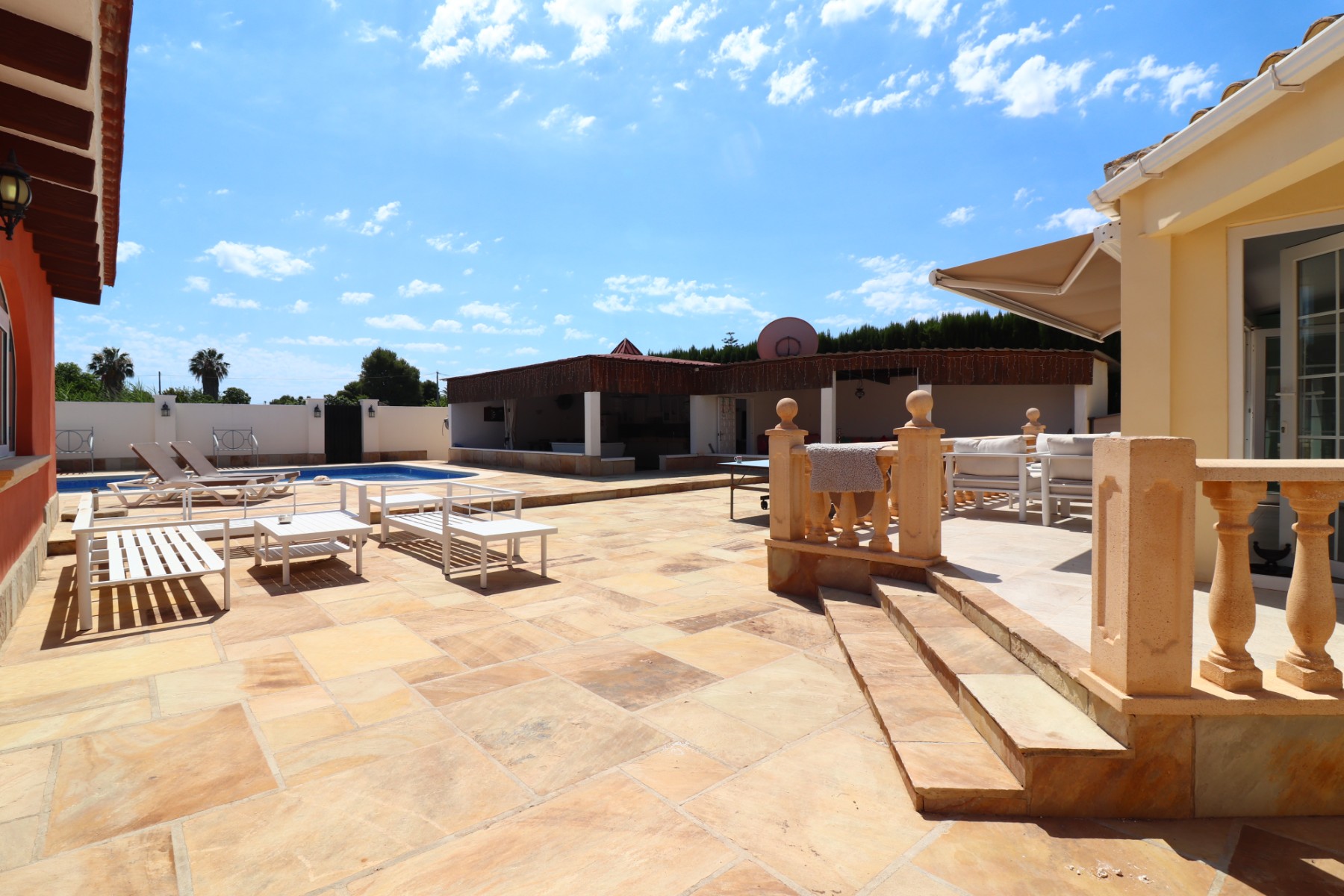 6 Bedroom Property in Heredades