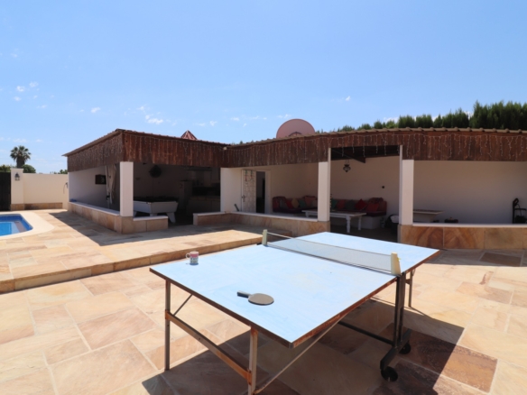 6 Bedroom Property in Heredades