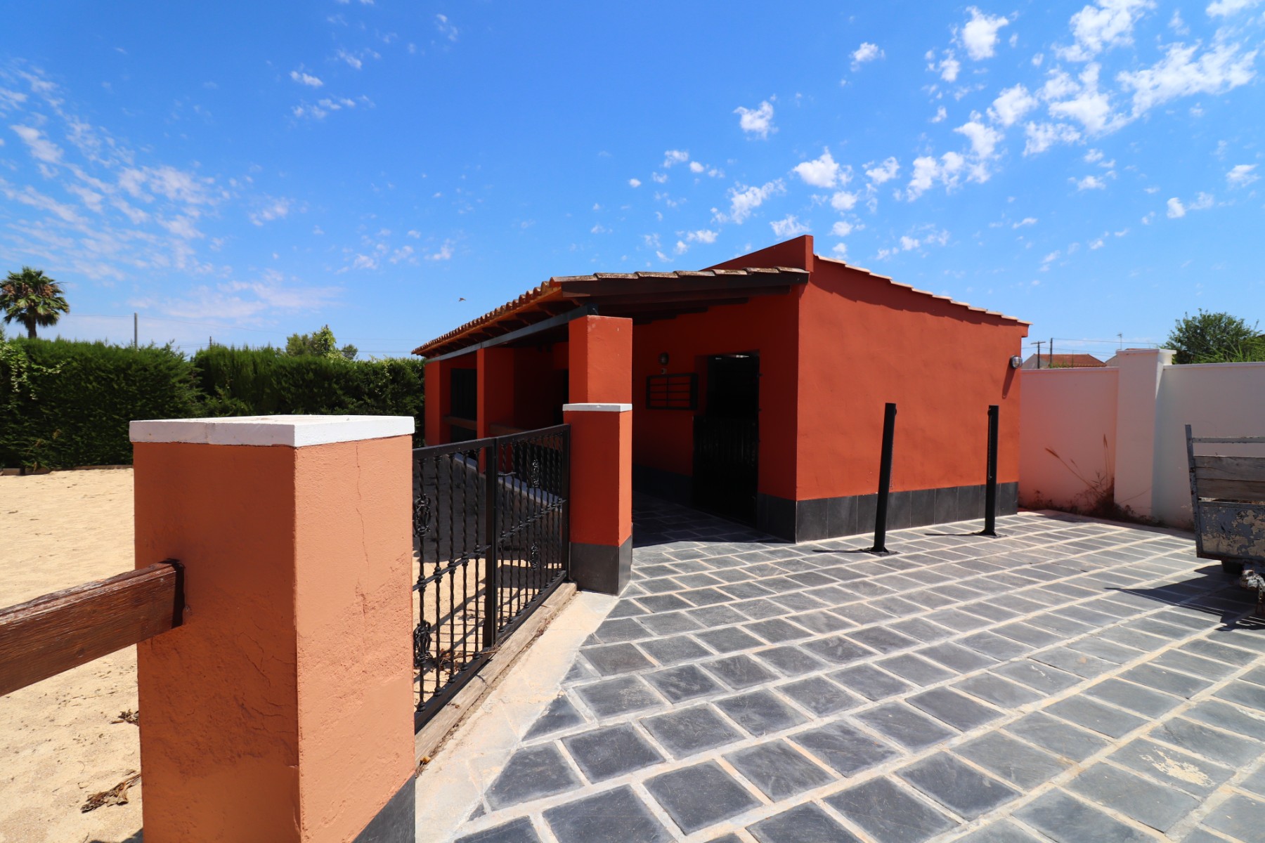 6 Bedroom Property in Heredades