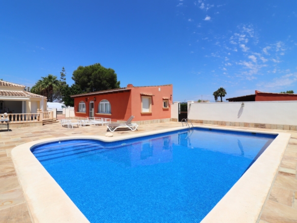 6 Bedroom Property in Heredades