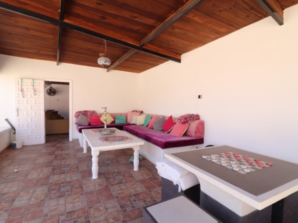 6 Bedroom Property in Heredades