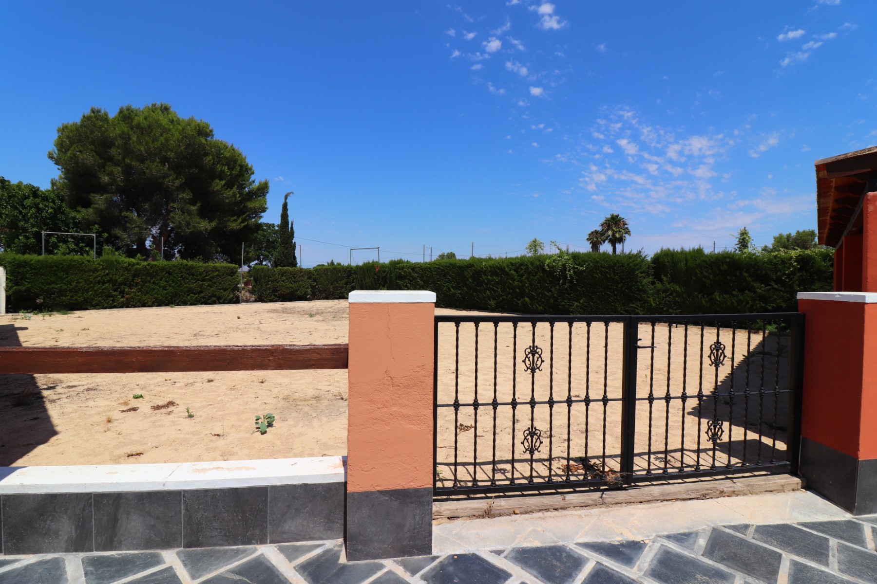 6 Bedroom Property in Heredades