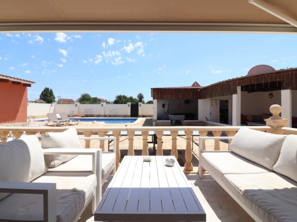 6 Bedroom Property in Heredades