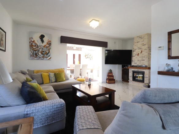5 Bedroom Property in Algorfa