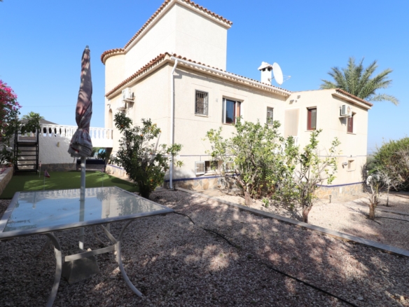 5 Bedroom Property in Algorfa