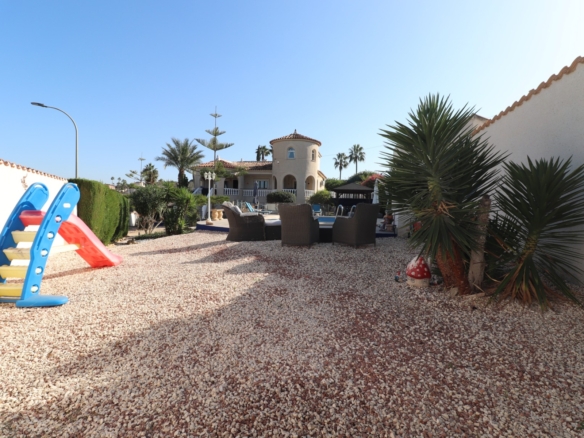 5 Bedroom Property in Algorfa