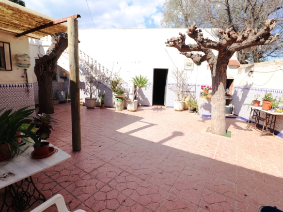 5 Bedroom Property in Heredades