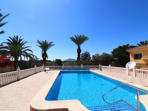 Country Property in Catral