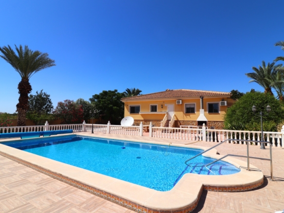 Country Property in Catral