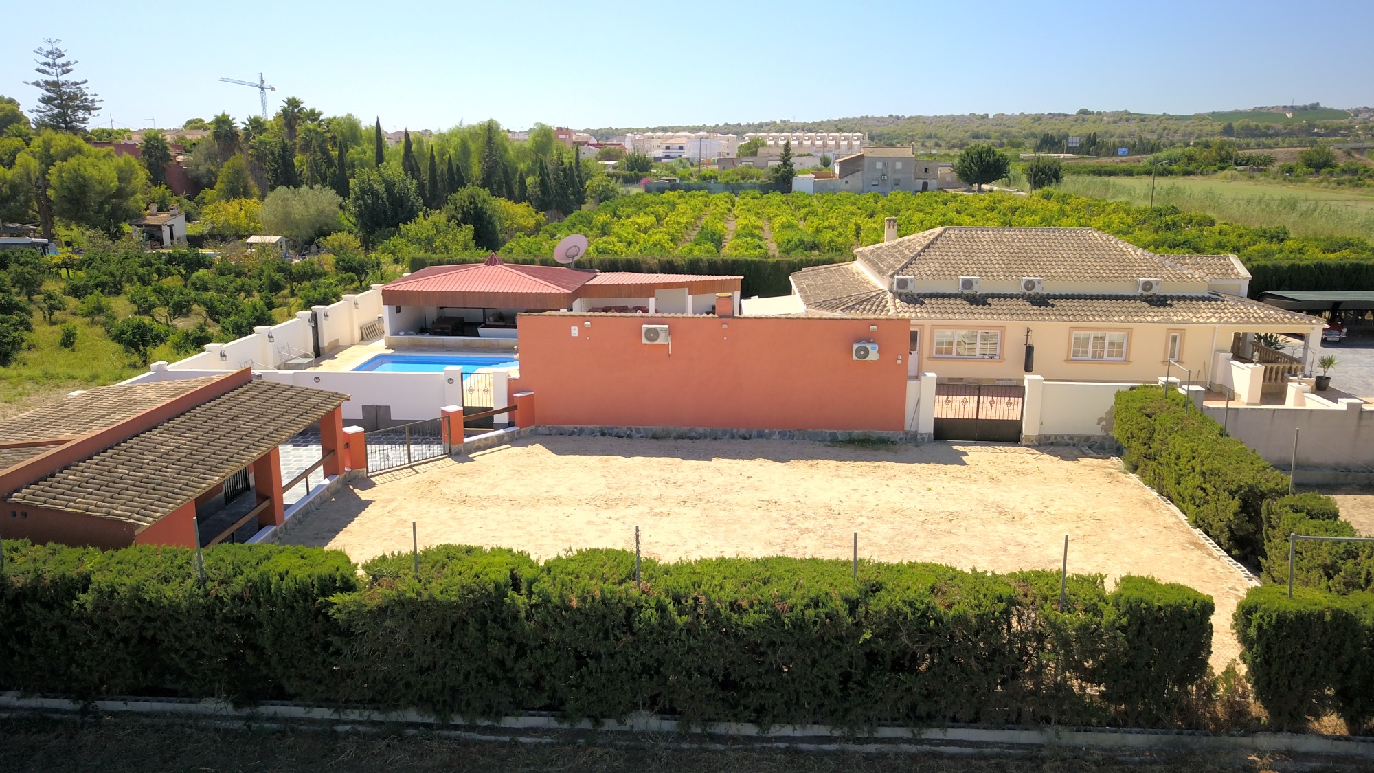 6 Bedroom Property in Heredades