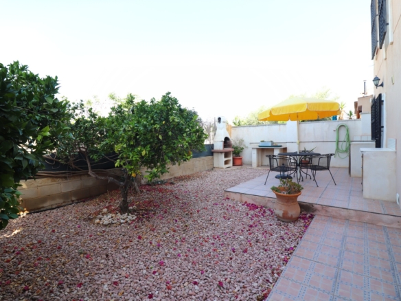 4 Bedroom Property in Albatera