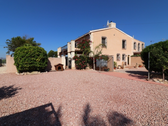 4 Bedroom Property in Albatera