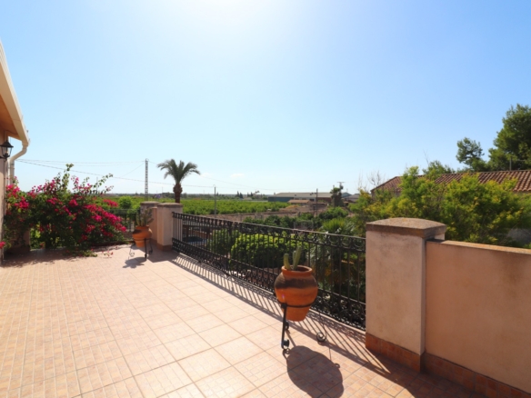 4 Bedroom Property in Albatera