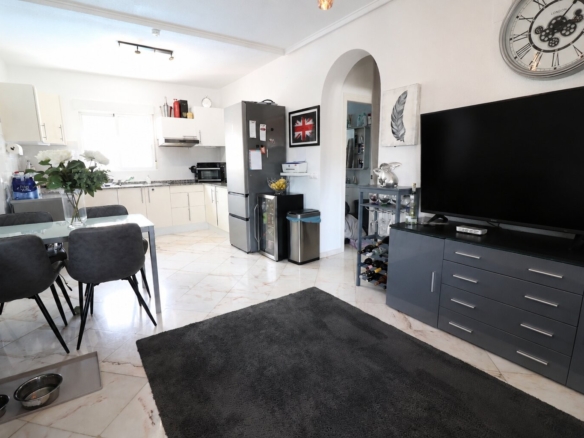 2 Bedroom Property in Orihuela Costa
