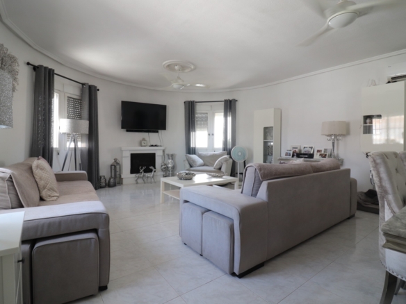 4 Bedroom Property in Benimar