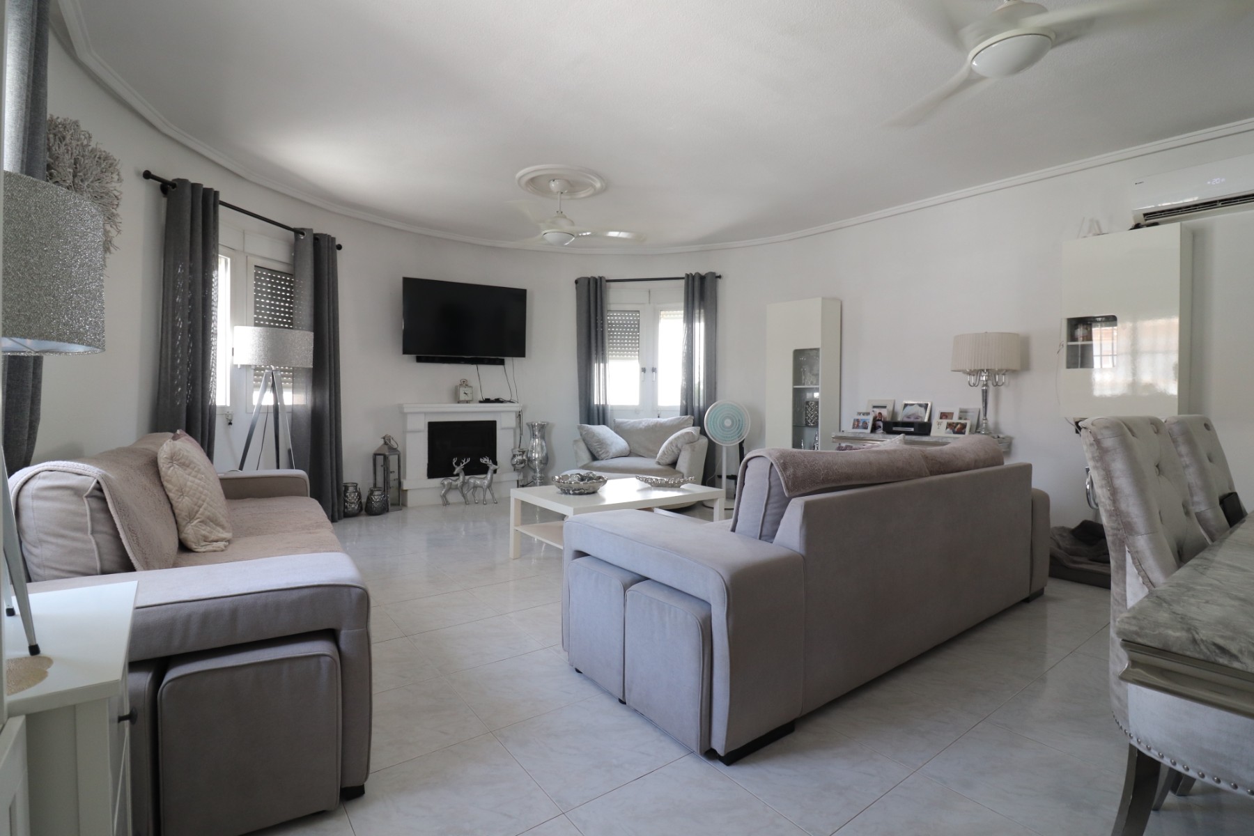 4 Bedroom Property in Benimar