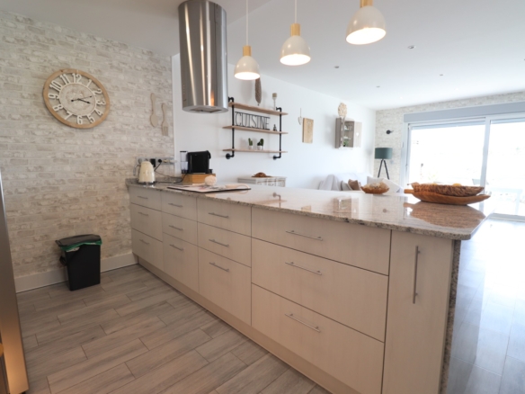 3 Bedroom Property in Daya Vieja