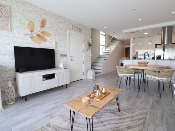 3 Bedroom Property in Daya Vieja