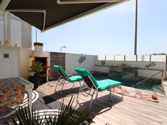 3 Bedroom Property in Daya Vieja