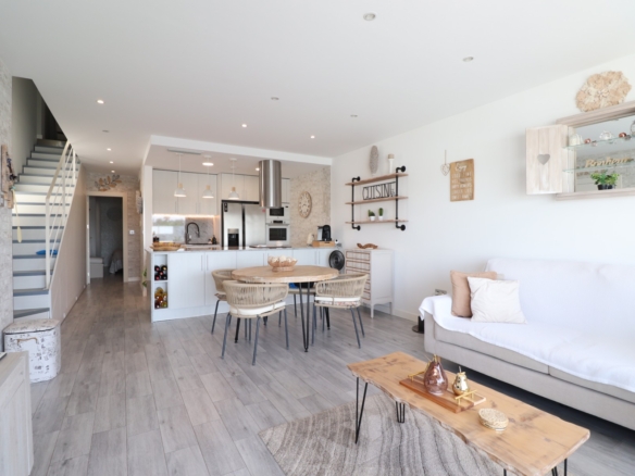 3 Bedroom Property in Daya Vieja