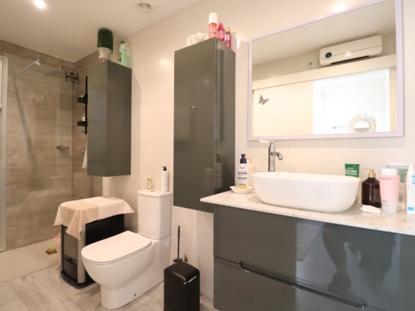 3 Bedroom Property in Daya Vieja