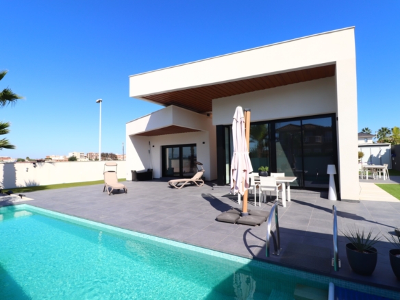 3 Bedroom Property in Formentera del Segura