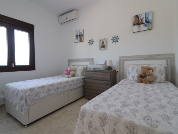 3 Bedroom Property in Daya Vieja