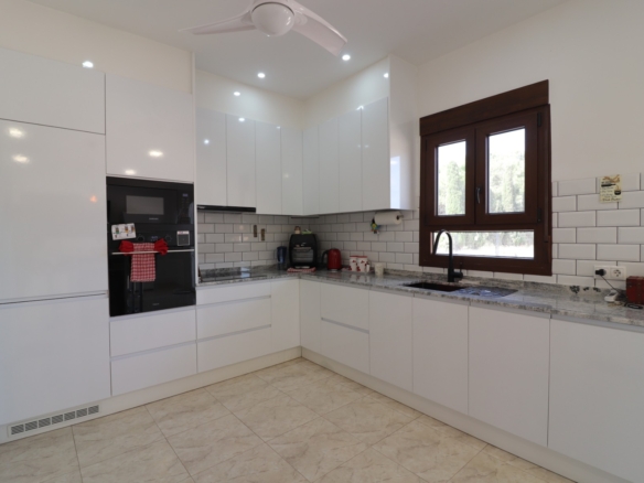 3 Bedroom Property in Daya Vieja