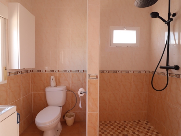 3 Bedroom Property in Daya Vieja
