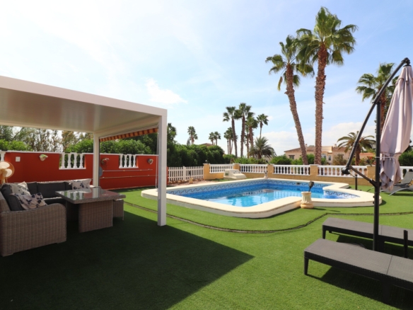 3 Bedroom Property in Daya Vieja