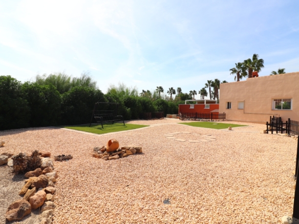 3 Bedroom Property in Daya Vieja