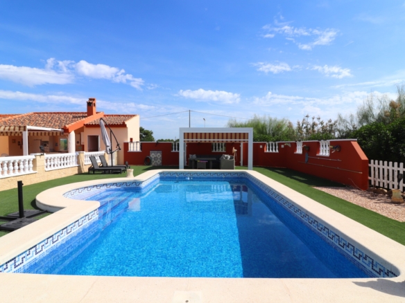 3 Bedroom Property in Daya Vieja