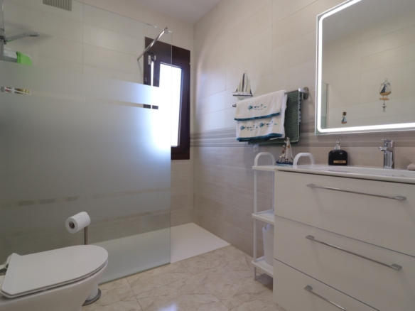 3 Bedroom Property in Daya Vieja