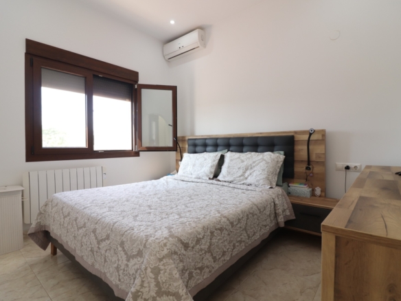 3 Bedroom Property in Daya Vieja