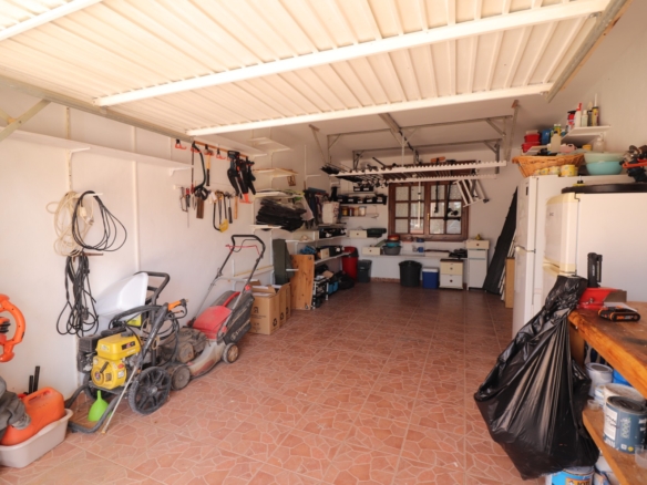 3 Bedroom Property in Daya Vieja