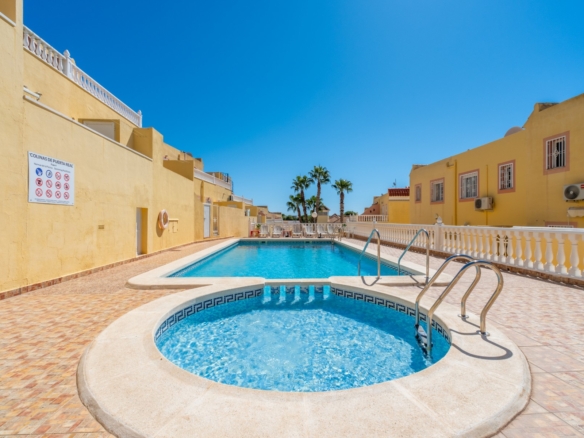 2 Bedroom Property in Orihuela Costa