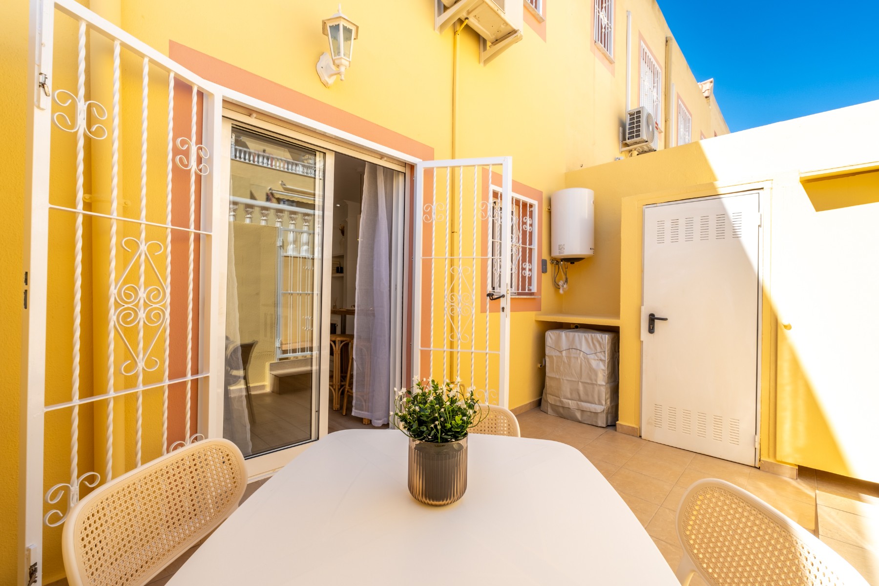 2 Bedroom Property in Orihuela Costa