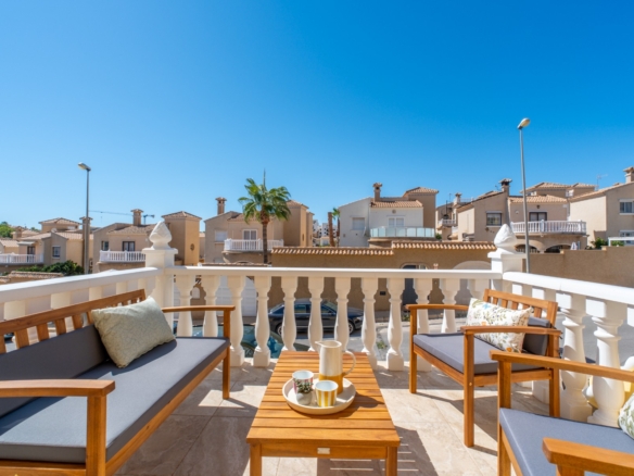 2 Bedroom Property in Orihuela Costa